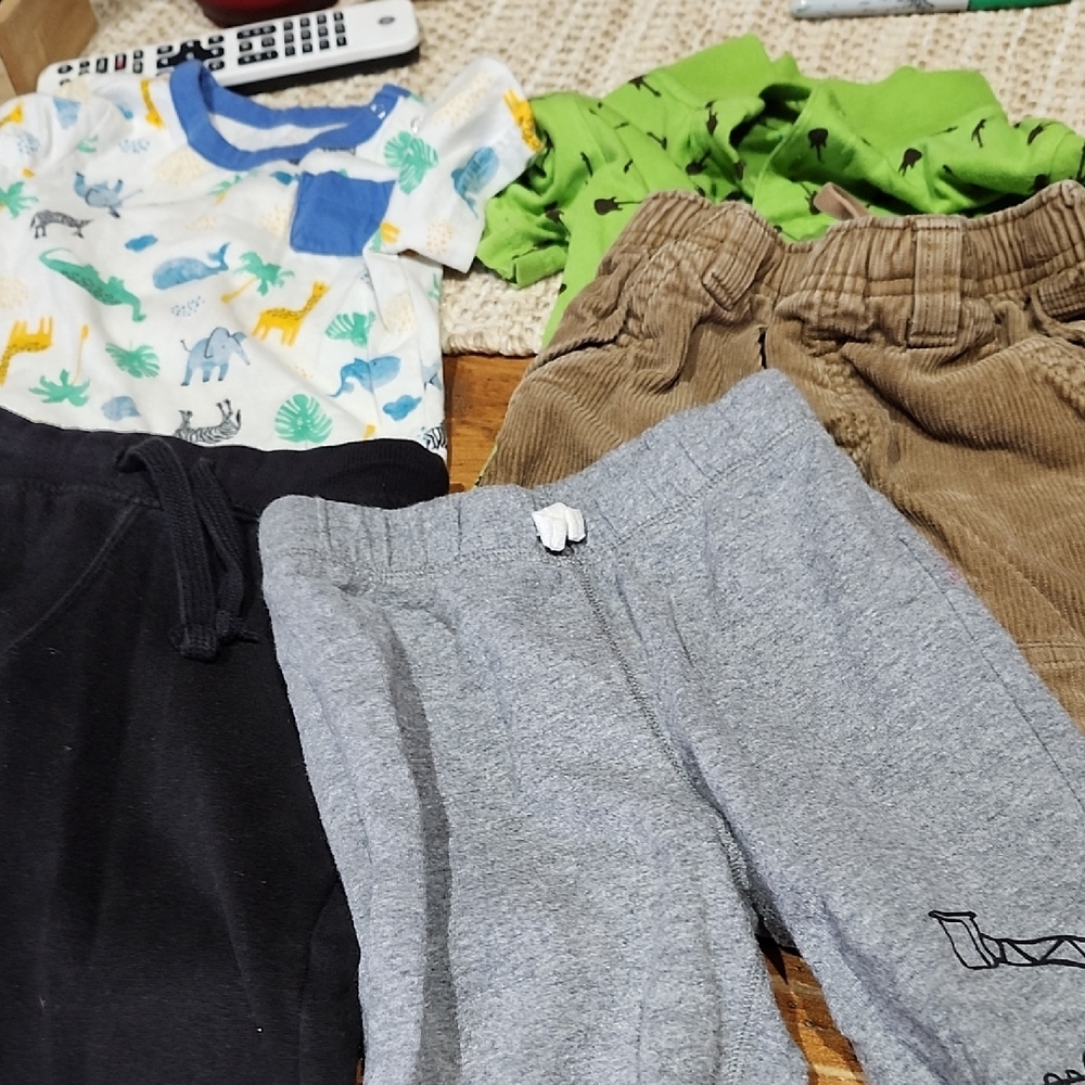 *Boys 2 Sets And 1 Jogger 24 Month